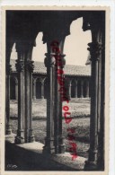 42 - CHARLIEU - MONASTERE DES CORDELIERS - LE CLOITRE  COLONNES ET CHAPITEAUX SCULPTES - Charlieu