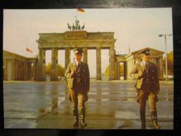 (DDR) BERLIN  - BRANDENBURGER DOOR WITH SOLDIERS - Brandenburger Deur