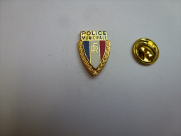 Beau Pin's , Police Municipale , RF , République Française - Police