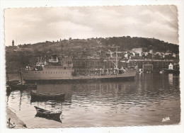 Hérault - 34 - Sète Bateau A Quai Et La Consigne Vue De La Jetée - Sete (Cette)