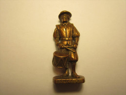 FIGURINE KINDER METAL SOLDAT  SWISS (suisse) N°3 TAMBOUR - Metallfiguren