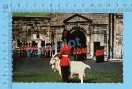 Quebec Quebec  ( Citadelle Royal 22eme Regiment, Changement De Garde  )recto/Verso - Québec - La Citadelle