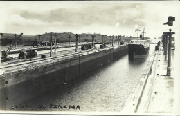 CANAL DE PANAMA   ECLUSES  DE  GATUNLE   LE   MONTREAL  MARU EN  APPROCHE - Panama