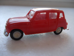 MICRO NOREV. Ech 1:87 - Renault 4L Rouge. Année 60 - - Massstab 1:87