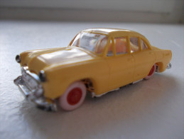 MICRO NOREV. Ech 1:87 - Simca Versaille Jaune Pale. Année 60 - - Scala 1:87