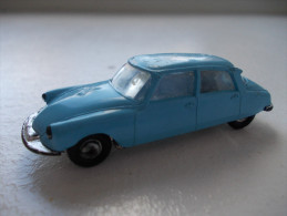 MICRO NOREV. Ech 1:87 - Citroën DS 19 Bleu. Année 60 - - Schaal 1:87