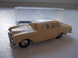 MICRO NOREV. Ech 1:87 - Mercedes 220 SE Beige. Année 60. Neuf En Boite - - Schaal 1:87