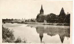 CPA 53 LAVAL LA MAYENNE ET LA BASILIQUE D AVESNIERES - Laval