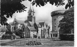 CPSM 53 LAVAL LA CATHEDRALE ET LA PORTE BEUCHERESSE 1955 - Laval