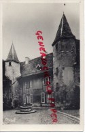 42 - CHARLIEU - HOTEL DU PRIEUR  COUR D' HONNEUR ET SON PUITS - Charlieu