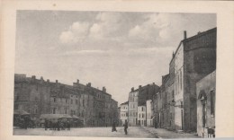 BAR LE DUC (Meuse) - Place Saint-Pierre - Très Animée - Bar Le Duc