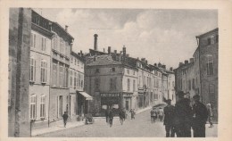 BAR LE DUC (Meuse) - Place De La Couronne - Très Animée - Bar Le Duc