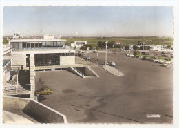 Aviation - Lyon Bron L'aérogare - Les Parkings , Les Pistes Appareil Au Décollage - Aerodromes