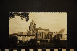 CP, 86, VIVONNE Le Prieuré Et Le Chevet De L'Eglise XIIIe Siècle Vierge Ed LACOMBE - Vivonne