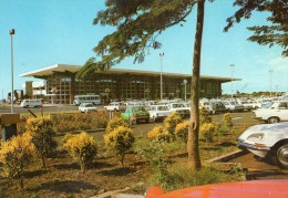 SAINT-DENIS-DE-LA-REUNION L'AEROGARE DE GILLOT CITROEN DS SUPER 5 4 TL ... - Saint Denis