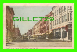 TROIS-RIVIÈRES, QUÉBEC - RUE DES FORGES - ANIMÉE VIEILLE VOITURES - PECO - CIRCULÉ EN 1949 - - Trois-Rivières