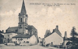 CPA 49 JOUE ETIAU Le Monument Aux Morts Et L'Eglise De Joué - Chemille