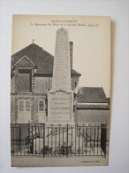 Saint Clement - Le Monument Des Morts  De La Grande Guerre - Saint Clement