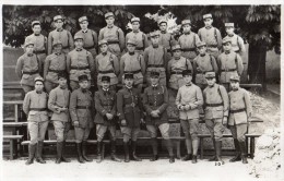 CPA 1309 - MILITARIA - Carte Photo Militaire -  Groupe De Soldats N° 4 Sur Les Cols - Personen