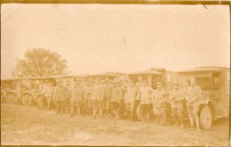 CPA 1312 - MILITARIA - Carte Photo Militaire - Croix - Rouge - Alignement D ´ Ambulances Militaires - Matériel