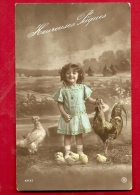 FAF-16 Heureuses Pâques  Fillette Avec Coq Et Poule, Poussins. Cachet 1910. - Ostern