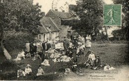 MONTJAVOULT (60) Les Noisettes Et Les Genets Enfants Belle Animation - Montjavoult