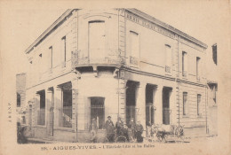 CPA - Aigues Vives - L'Hôtel De Ville Et Les Halles - Aigues-Vives