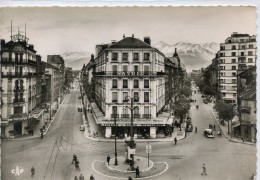 CPSM 38 GRENOBLE  LA PLACE DE LA GARE ET LES DEUX AVENUES   Grand Format 15 X 10,5 - Grenoble