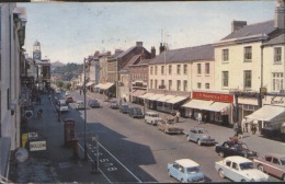 Postcard Bridport Dorset Cars And Shops East Street With Woolworth Store - Sonstige & Ohne Zuordnung