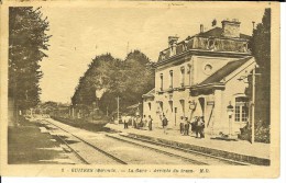 CPA GUITRES La Gare Arrivée Du Train 11481 - Otros & Sin Clasificación