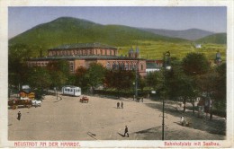 W23 ALLEMAGNE CPA  Neustadt An Der Weinstraße Neustadt An Der Haardt Bahnhofplatz Mit Saalbau VOYAGEE VOIR DOS - Neustadt (Weinstr.)