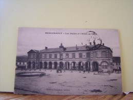 MERLERAULT (ORNE) LES MARCHES. LES HALLES ET L´HOTEL DE VILLE. - Le Merlerault