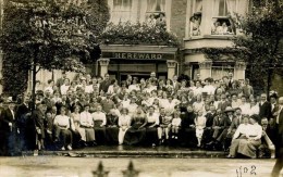 KENT - MARGATE - LARGE GROUP OUTSIDE HEREWARD HOTEL 1912 RP Kt784 - Margate