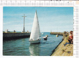 COURSEULLES SUR MER   -  Entrée  De  Yachts  Dans Le Port  -  Les  Jetées - Courseulles-sur-Mer