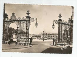 Cp , Police , Policiers , 54 , NANCY , Place STANISLAS , Voyagée 1948 , Ed : Estel 825 - Polizia – Gendarmeria