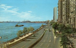 W29 / ETATS UNIS CPSM FORMAT CPA 1970 NEW YORK FRANKLIN D. ROOSEVELT DRIVE VOYAGEE  VOIR DOS - Manhattan