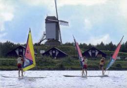 HARELBEKE (W.Vl.) - Molen/moulin - De Koutermolen Met Surfers (Provinciaal Domein De Gavers) - Harelbeke