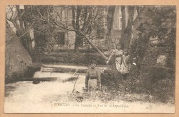 SORGUES -- La Cascade Et Rue De La République - Voyagée 1924 - Sorgues