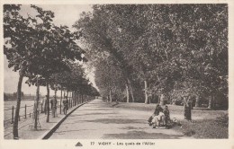 VICHY (Allier) - Les Quais De L'Allier - Animée - Vichy