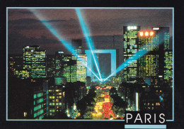 PARIS LE QUARTIER DE LA DEFENSE VU DEPUIS L'ARC DE TRIOMPHE  LA NUIT  SCANS RECTO VERSO - La Defense