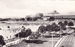 ROYAN UN COIN DE LA PLAGE DEVANT LE CASINO (DIL198) - Casino