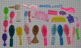 Lot D'objets Barbie : Peignes Brosses - Barbie