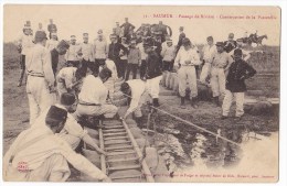 SAUMUR. - Passge De Rivière - Construction De La Passerelle. Carte Pas Courante - Saumur