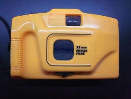 1 PHOTO CAMERA - SIMPLE YELLOW 35MM CAMERA - Fotoapparate