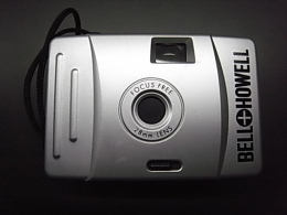 1 PHOTO CAMERA - BELL+HOWELL 35MM CAMERA 28MM LENS - Cameras