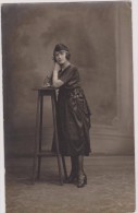 Carte Photo  Juif,juive Polonaise,1922,photographed'art Grémeaux,lyon,10 Rue De La Barre,tampon ,écriture Hébraique,rare - Giudaismo