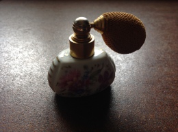 Pulverisateur Parfum Avec Poire. - Bottles (empty)