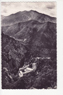 LE ROUSSILLON - Abbaye De Saint-Martin Du Canigou. Le Cloître Dans Son Nid. - Roussillon