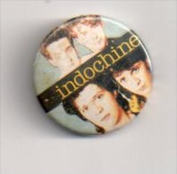 REF XXX Badge Ancien 1980 (no Pin's) INDOCHINE Groupe Pop Rock Nicola SIRKIS Nicolas - Peu Commun - Musique