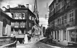 CPSM - PLOMBIERES-les-BAINS (88) - Aspect De L'Avenue Louis Français En 1950 - Hôtel Des Abbesses Près De L'Eglise - Plombieres Les Bains